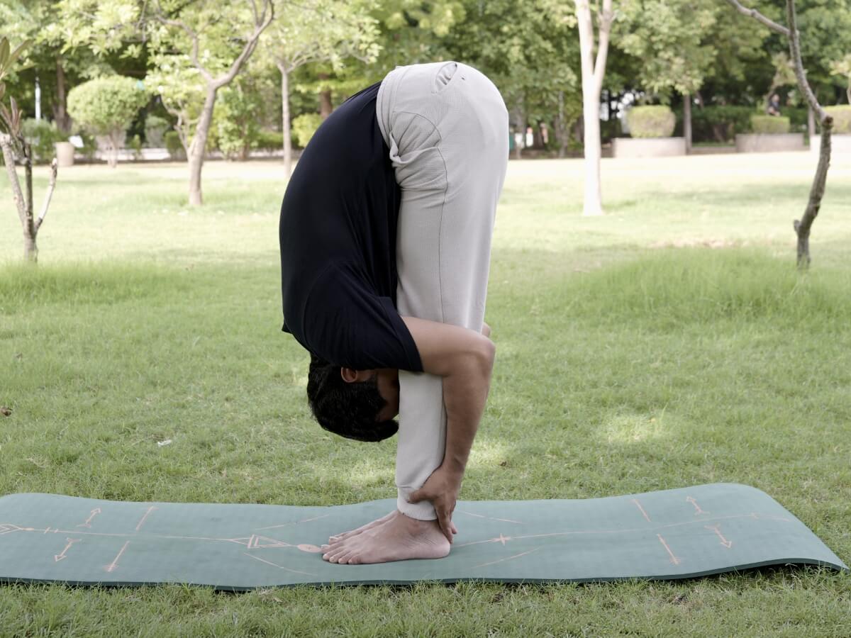 Padahastasana